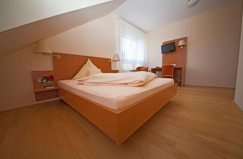 Hotel&Restaurant Krone Waldbronn Exterior foto